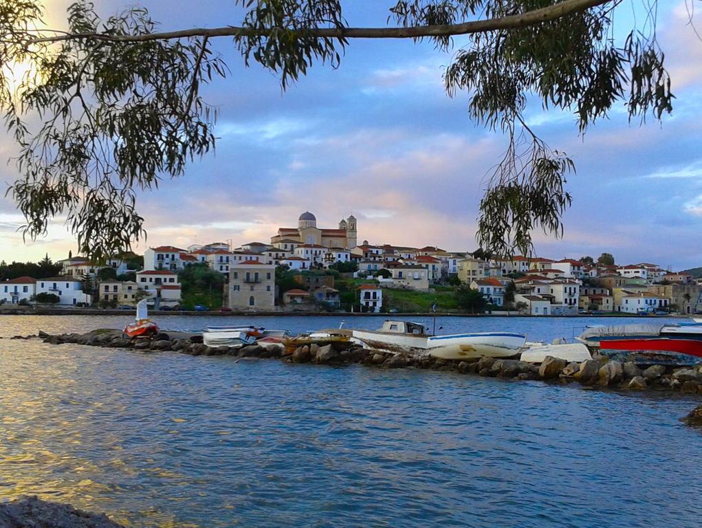 To Spitaki Apartments Galaxídhion Eksteriør bilde
